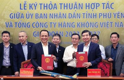 Vietnam Airlines hợp tác với tỉnh Phú Yên xúc tiến đầu tư, thương mại, du lịch, hàng không