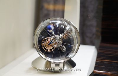 Đồng hồ để bàn Astronomia Tableclock - tiêu điểm nghệ thuật trong không gian xa hoa