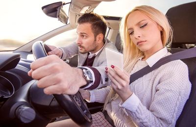 Nguyên nhân nào gây mất tập trung khi lái xe?