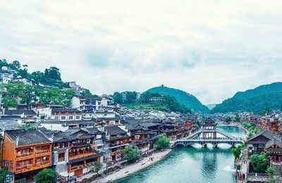 Tour Trung Quốc 2023: Khám phá Phượng Hoàng Cổ Trấn đẹp như tranh vẽ