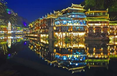 Tour Phượng Hoàng Cổ Trấn 2023 siêu hot chỉ hơn 7 triệu đồng