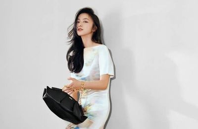 Thang Duy ở Paris Fashion Week khoe phong cách nhẹ nhàng nữ tính