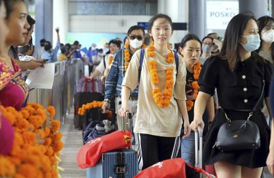 Du lịch Trung Quốc gặp khó khi dân đổ xô đi nước ngoài