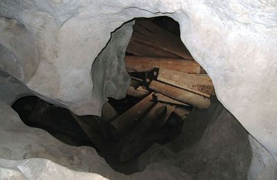 Hang quan tài trên đỉnh núi tây Thanh Hoá