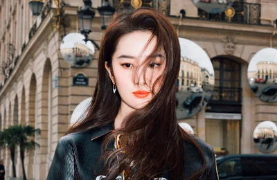Lưu Diệc Phi bên dàn sao châu Á ở tuần thời trang