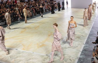 Fendi Couture Thu Đông 2023 - Tìm kiếm sự thanh lịch trong sự đơn giản