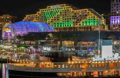 Ngắm nhìn cảng biển sầm uất từ khách sạn Novotel Sydney on Darling Harbour