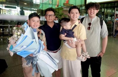 Các con của Bằng Kiều từ Mỹ về nghỉ hè tại quê nhà