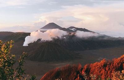 Du lịch Indonesia: Trekking núi lửa Bromo, thác Tumpak Sewu và núi lửa xanh Ijen