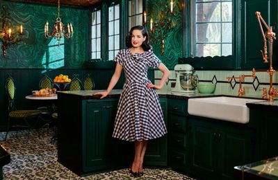 Lạc bước vào thế giới vương giả trong ngôi nhà của Dita Von Teese