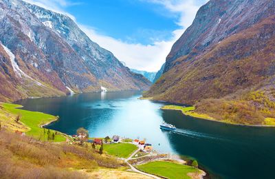Vịnh Nærøyfjord – Vịnh biển hẹp nhất thế giới ở Na Uy