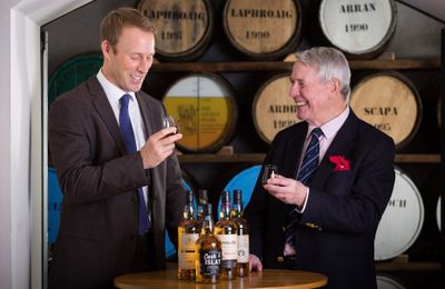 Khám phá hành trình di sản rượu thượng hạng qua podcast The Whisky Legends