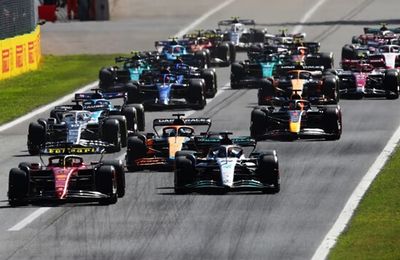 So sánh xe đua F1 với các siêu xe thể thao