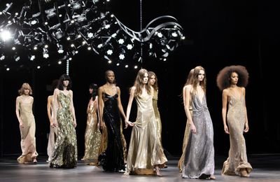 Celine Thu Đông 2023: Khi boho và rocker chic kết hợp cùng sequin