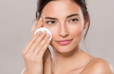 Tẩy trang dạng dầu hay dạng nước, đâu là chọn lựa chân ái với làn da?