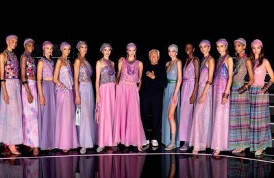 Giorgio Armani Xuân Hè 2024: Một bữa tiệc thời trang lãng mạn