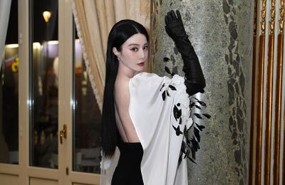 Phạm Băng Băng đổi mốt liên tục khi tới Tây Ban Nha làm giám khảo