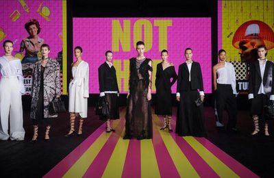 Show diễn Dior Xuân Hè 2024 liên hệ giữa nữ tính và chủ nghĩa nữ quyền