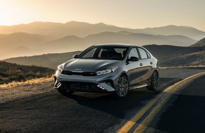 Kia Forte mới giá từ 21.000 USD