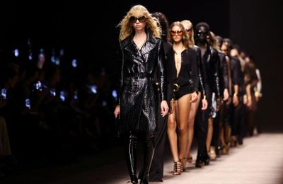 Tom Ford Xuân/Hè 2024 - Peter Hawkings ra mắt bộ sưu tập đầu tay