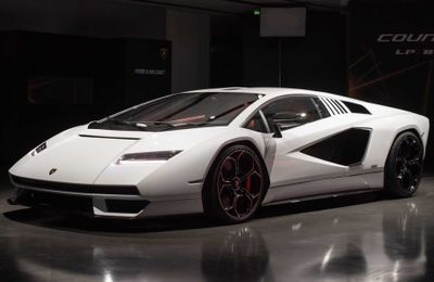 Lamborghini Countach LPI 800 - 4: Huyền thoại tái sinh