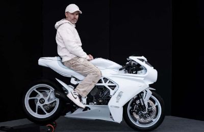 MV Agusta Superveloce 800 độc bản từ nghệ sĩ đương đại Daniel Arsham