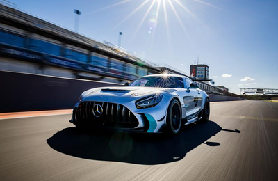 Vạn lý tốc độ - hơi thở của mãnh thú Mercedes-AMG GT2 697 mã lực