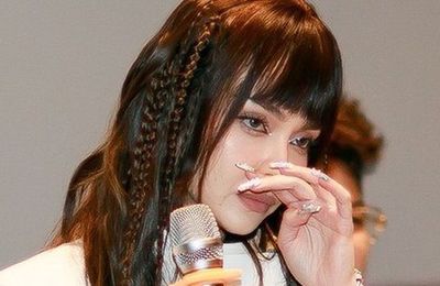Chị đẹp MLee stress nặng, khóc sưng mắt vì dồn dập thị phi