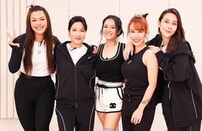 Hồng Nhung tiết lộ mối quan hệ với Mỹ Linh: Không phải chỉ vui mới vỗ tay vào