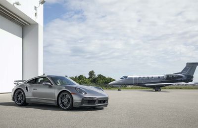 Porsche và Embraer: Sự kết hợp hoàn hảo của siêu xe 911 Turbo S và máy bay Phenom 300E