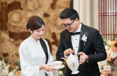 Diễn viên Ngọc Huyền lên xe Lexus 'theo chồng về dinh'