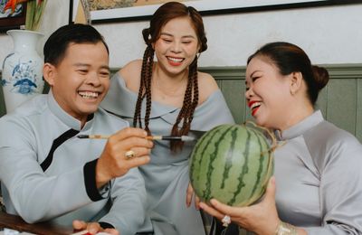 Tiktoker Phan Yến Nhi cùng gia đình diện áo dài Hà Thanh Huy đón Tết