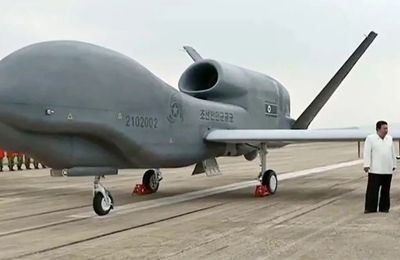 Triều Tiên khoe 2 mẫu UAV giống "Ác điểu" và "Thần chết" của Mỹ