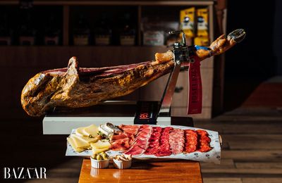 Đùi heo muối (Jamon Iberico) có đáng giá 112 triệu đồng không?