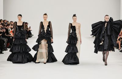 BST Viktor & Rolf Haute Couture SS24: Thành quả của sự hỗn loạn trong tâm trí