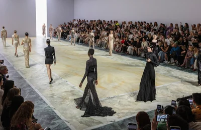 BST Fendi Haute Couture Xuân-Hè 2024: Fendi luôn hướng tới tương lai