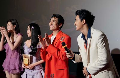 Thúy Ngân “khai xuân” 2024 với nhan sắc ngọt lịm, tưng bừng cùng dàn cast Trên Bàn Nhậu Dưới Bàn Mưu