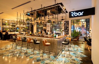 Một Sài Gòn tươi trẻ, sôi nổi, cuốn hút tại RBar và Viet Kitchen