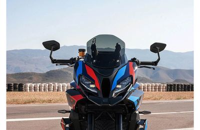 BMW giới thiệu M 1000 XR hoàn toàn mới và S 1000 XR