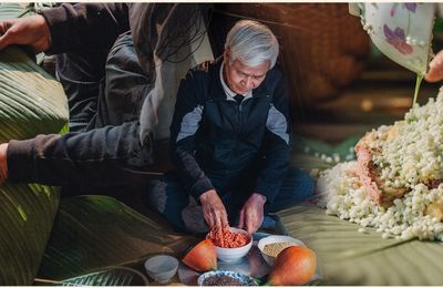 Bánh chưng, bánh tét tinh hoa nghìn năm lúa nước trên bàn thờ Việt và những biến thể duyên dáng thời hiện đại