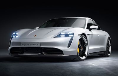 Porsche Taycan khiến Tesla Model S "hít khói toàn tập" trên đường đua Nürburgring