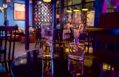 Nhâm nhi cồn, nghe đĩa than cùng Montauk Bar và LP Club