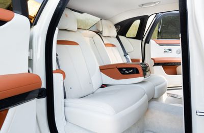 Rolls-Royce Ghost – Biểu tượng của sự tinh khiết vô tận