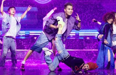 Diva Hồng Nhung đọc rap, nhảy ke đầu trên sân khấu "Chị đẹp đạp gió rẽ sóng"