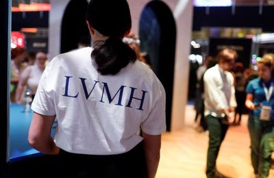 Tỷ phú Bernard Arnault cải tổ LVMH mạnh mẽ để chuẩn bị cho năm 2024