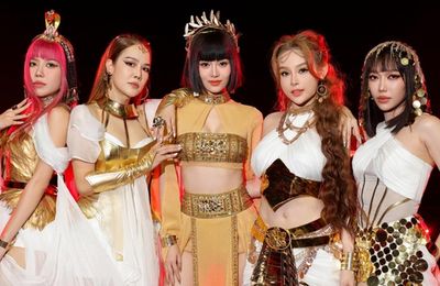Lan Ngọc bị cho là "khát khao nổi bật" khi ăn mặc khác biệt trong team, stylist lập tức đính chính!