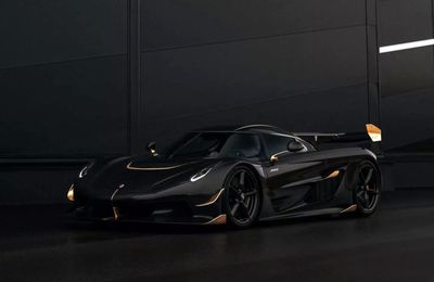 Koenigsegg Jesko độc nhất thế giới với thân xe bằng sợi carbon và mạ vàng 24k