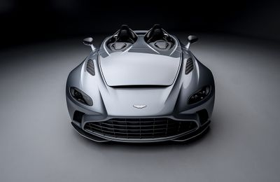 Aston Martin V12 Speedster: Quái vật mang vẻ đẹp thuần khiết