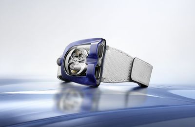 MB&F HM8 Mark 2 Blue Edition màu xanh sapphire nổi bật lấy cảm hứng từ siêu xe