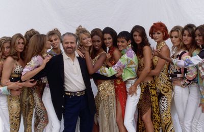 Gianni Versace: "Ông hoàng" làng mốt Ý, người tạo nên vẻ đẹp nhục cảm của thời trang